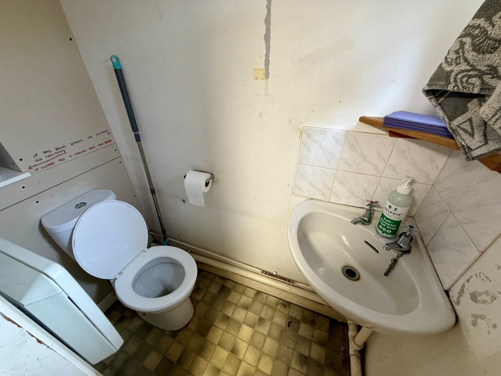 Lot: 27 - VACANT COMMERCIAL AND RESIDENTIAL PROPERTY - W.C.